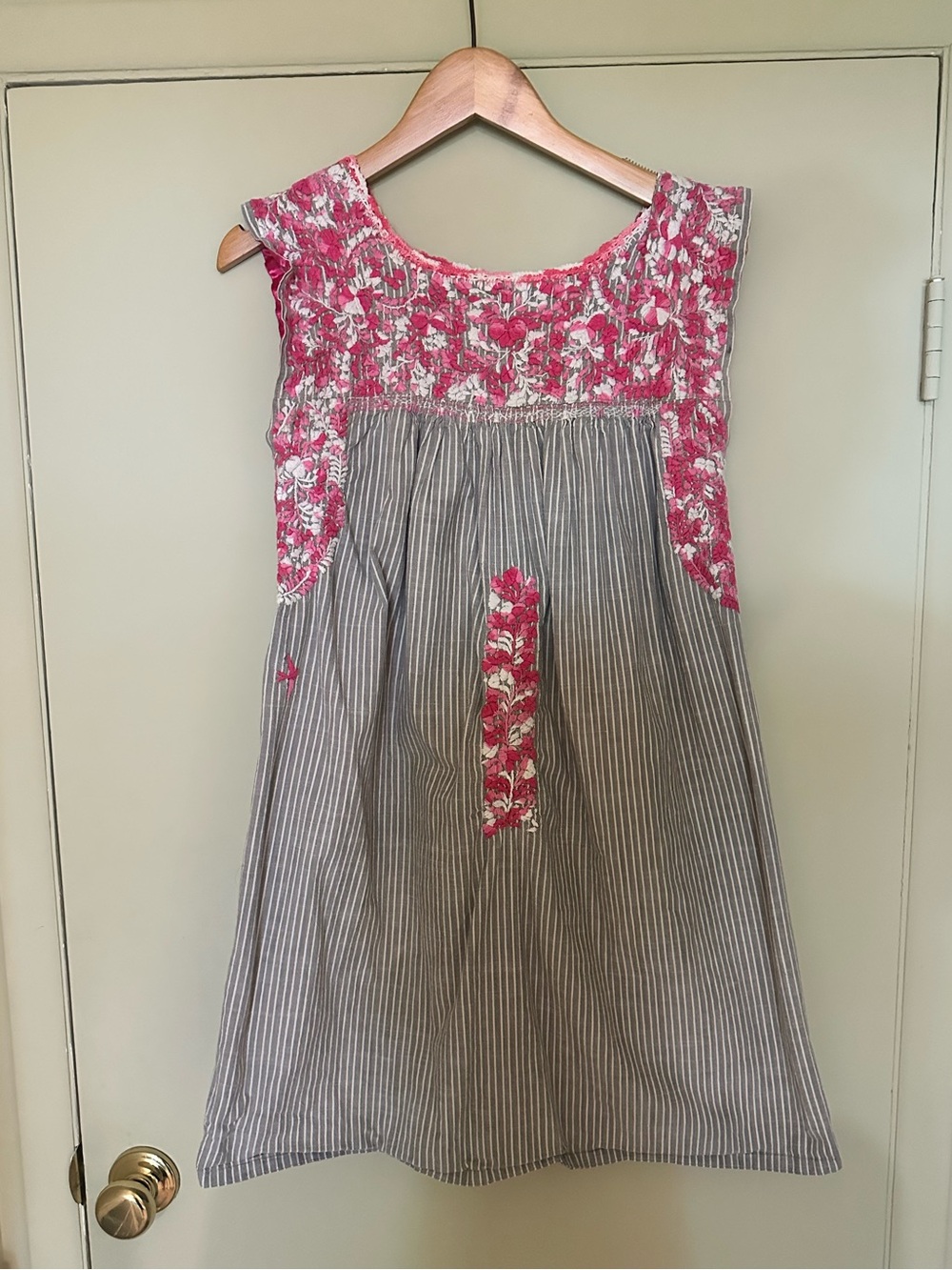 ✨Mi Golondrina Size Medium Dress in Gray and Pink✨